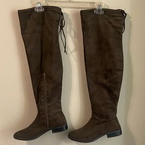 Knee High Suede Olive Colored Boots Size 8